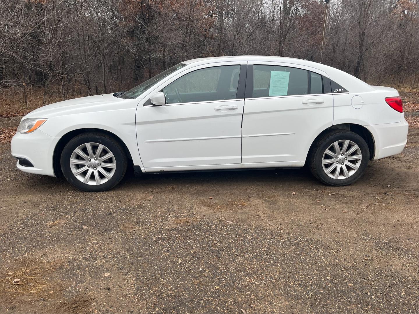 2013 Chrysler 200 (1C3CCBBG6DN) , located at 17255 hwy 65 NE, Ham Lake, MN, 55304, 0.000000, 0.000000 - Photo#3